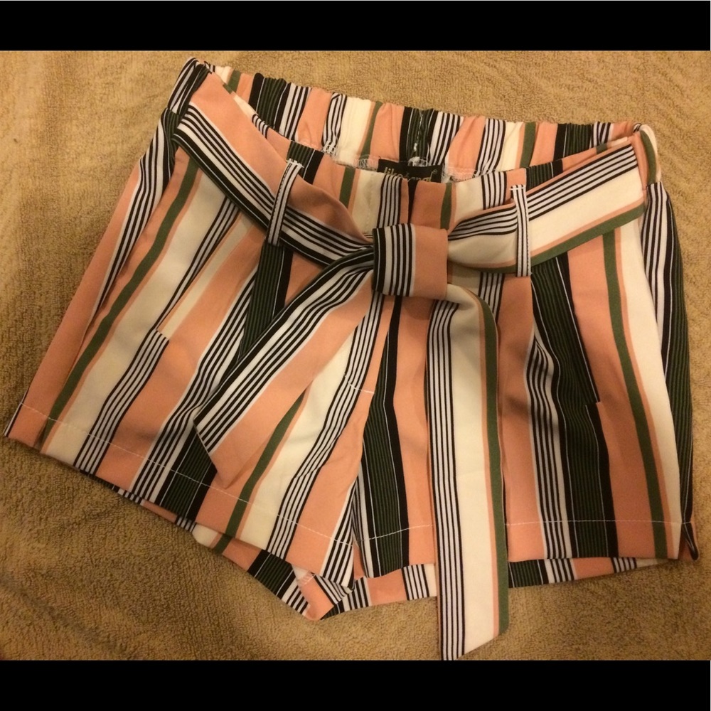 💋paper bag mid rise shorts-small💋